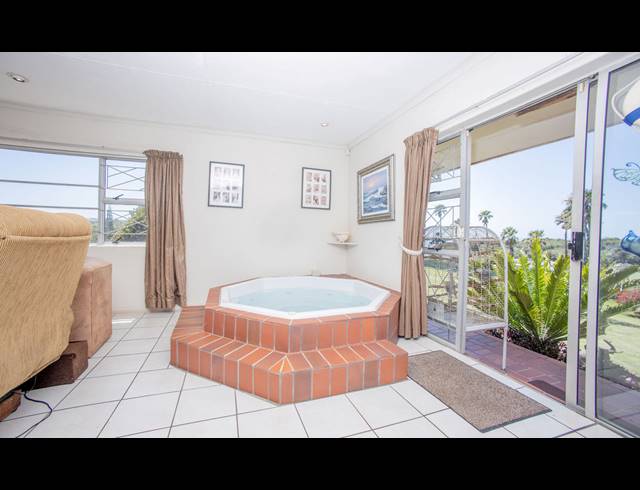 4 BEDROOM HOUSE FOR SALE IN QUEENSBERRY BAY